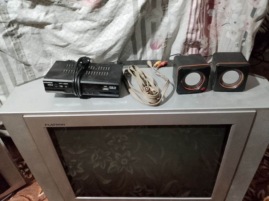 TELVIZOR  soni 2 ta.Holati yaxshi Aksiyasiga  Tunel va 2 ta kalonkacha