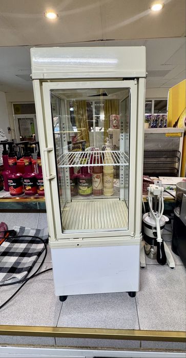 Хладилна витрина