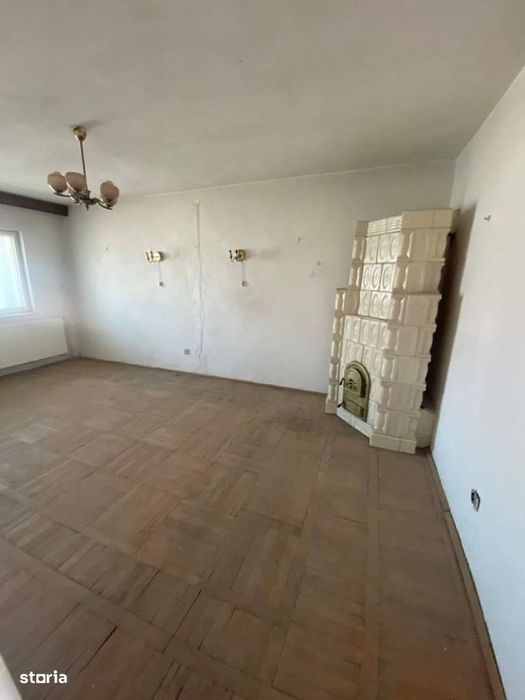 De vanzare apartament cu 4 camere