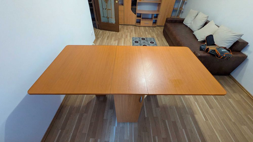 Masă pliantă de 12 persoane + pantofar de lemn