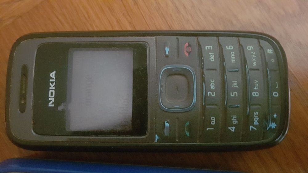 Nokia 1200, Nokia 1208, Nokia 2330 Vodafone