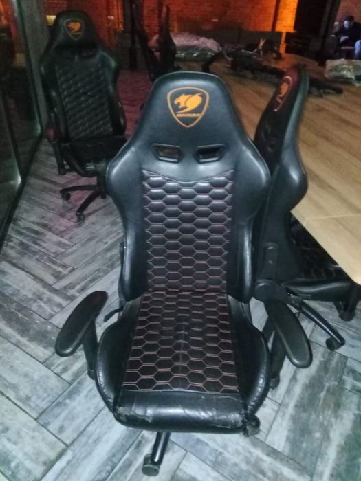 Продам игровое кресло для компьютернего клуба