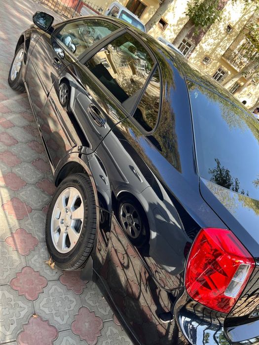 Sotiladi gentra probegi 16000 km kraskasi pitnosi bor 1 ta