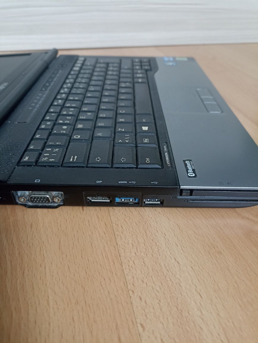 Лаптоп Fujitsu Siemens S752