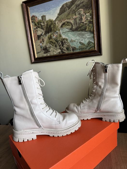 Бели кубинки от естествена кожа , с топла подплата отвътре