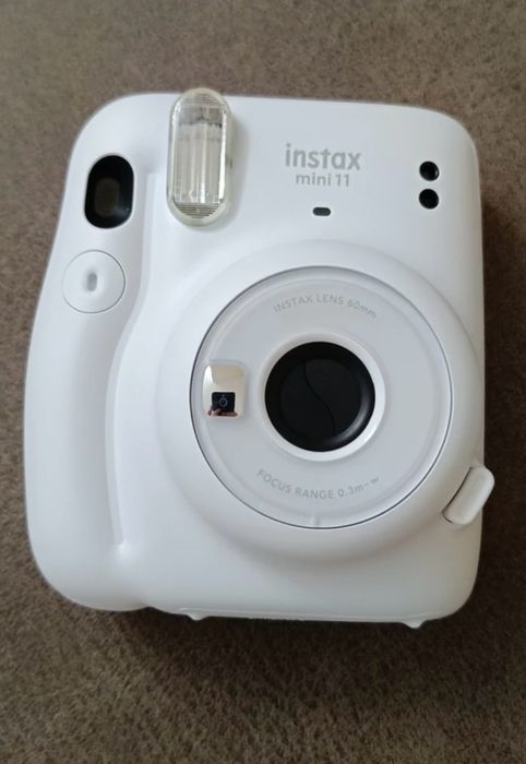 Instax mini 11, б/у