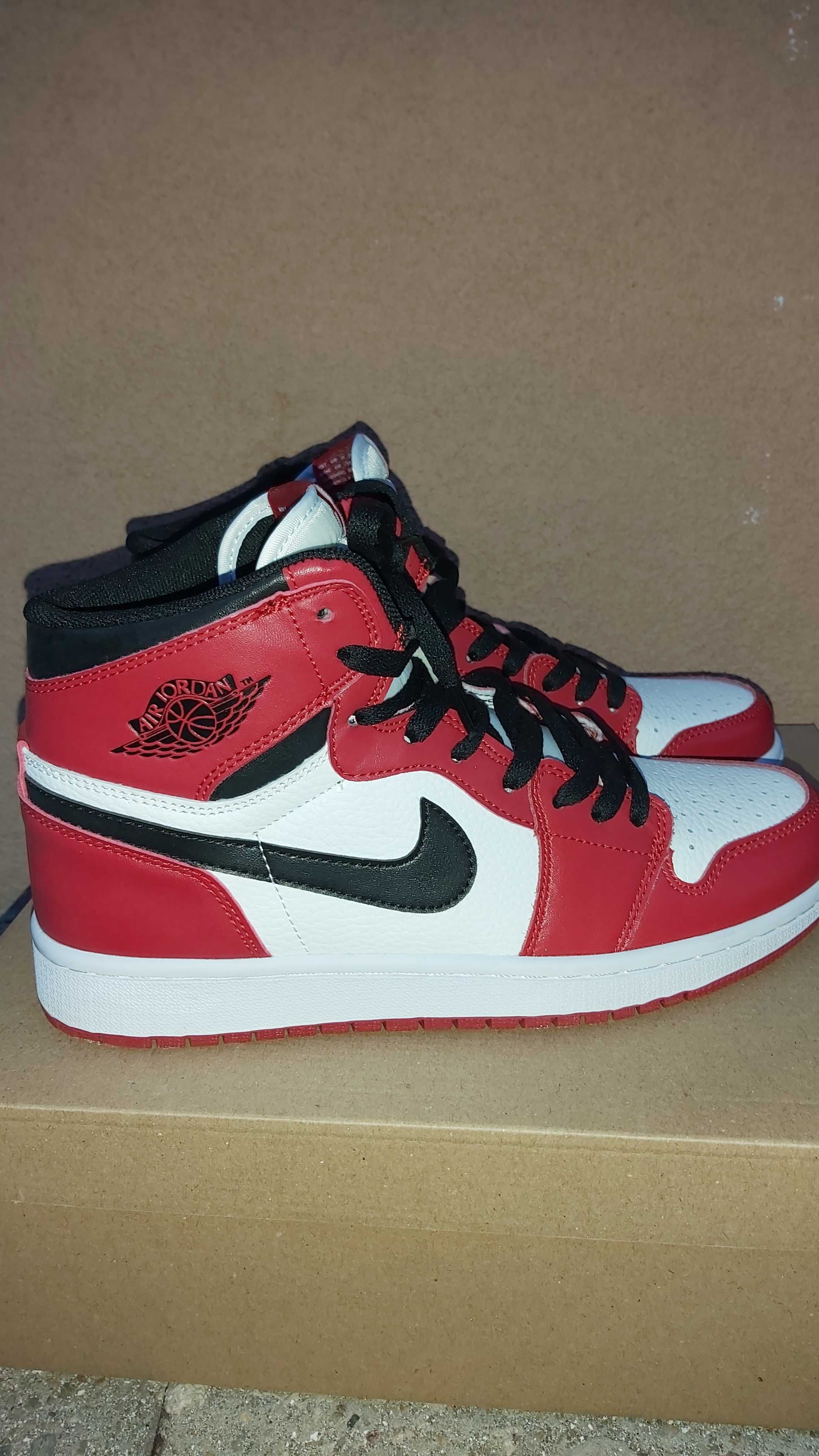 Air Jordan 1 Retro High OG 'Chicago' 2015 - Номер 42