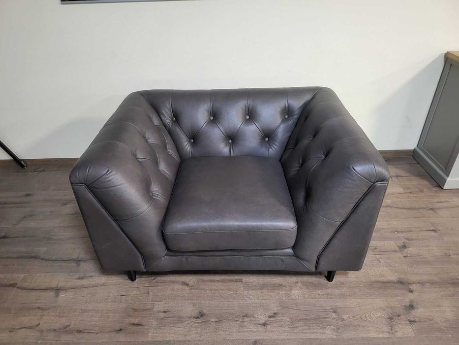 Кафяв кожен фотьойл тип Честърфийлд