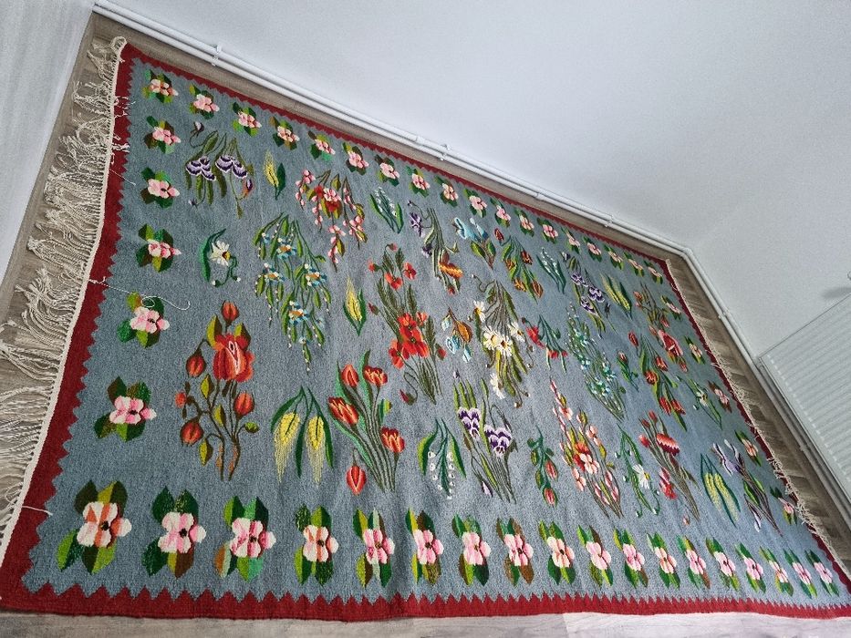 Vând covor Oltenesc.zTesut in razboi .Dimensiune 2/3