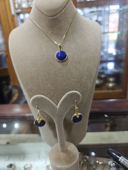Cercei aur 18k 5.43gr cu lapis lazuli sculptat soare (r)