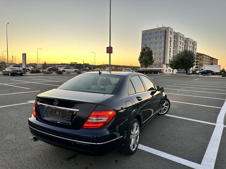 Mercedes Benz C220 piele automata dotari