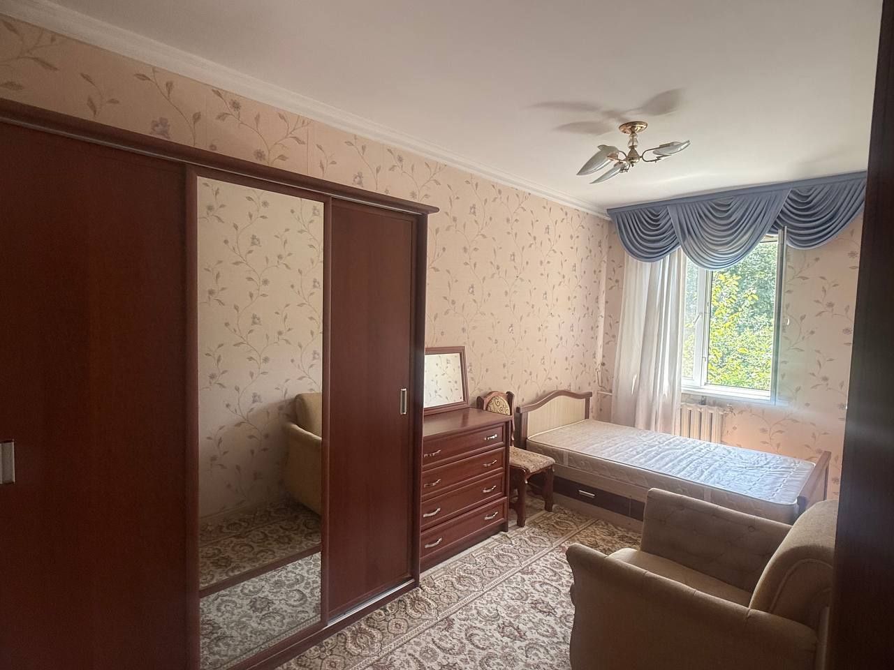 Аренда Чиланзар 19 2/4/4 балкон 1,5 *6