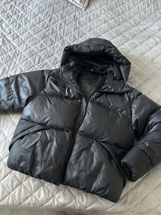 Продам пуховик адидас