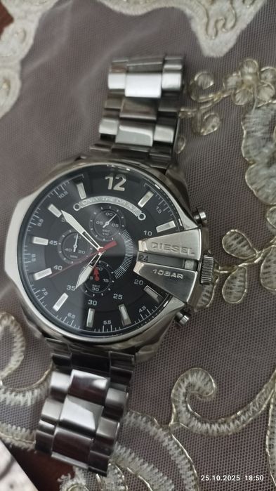 Часы DIESEL б/у в отличном состоянии, работает точно.