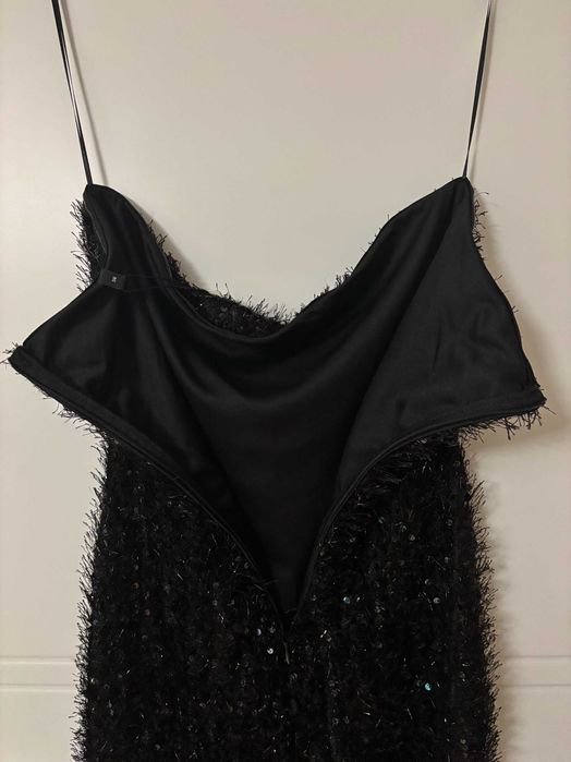 Черна миди рокля с блестящ ефект