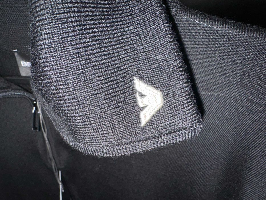 NOU cu eticheta ! Emporio Armani Pulover Virgin Wool Marime L