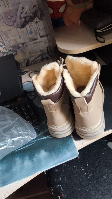 Продам ботинки новые