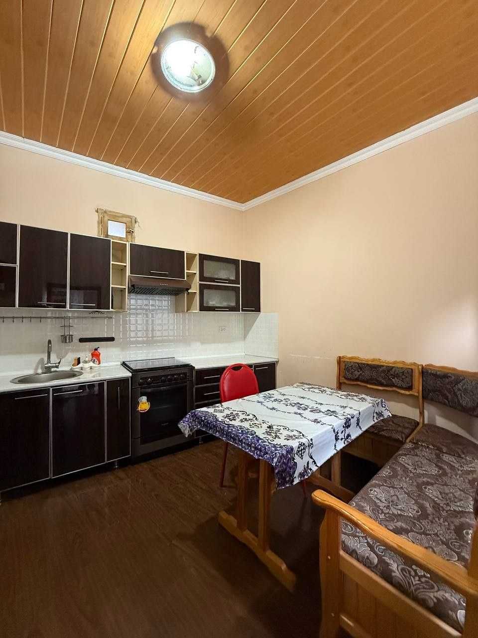 1,8 sotixli tayyor 2 qavatli hovli ko‘plab jihozlari bilan  sotiladi.