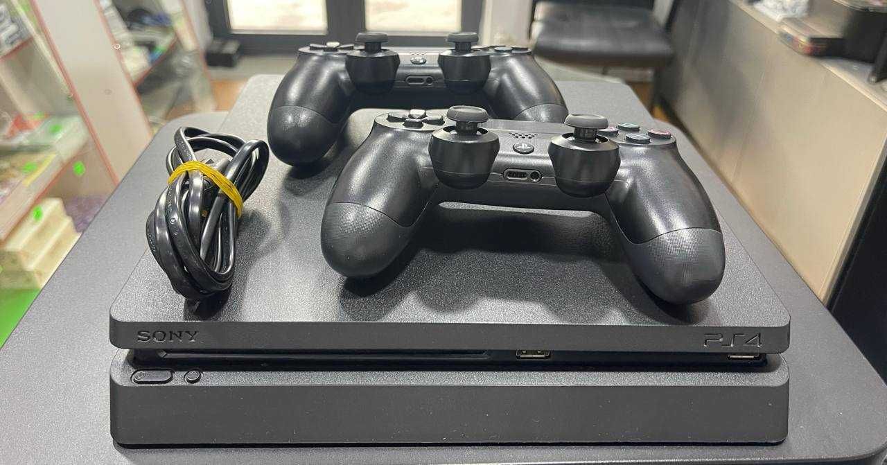 Ps4 slim 1tb + два джойстика
