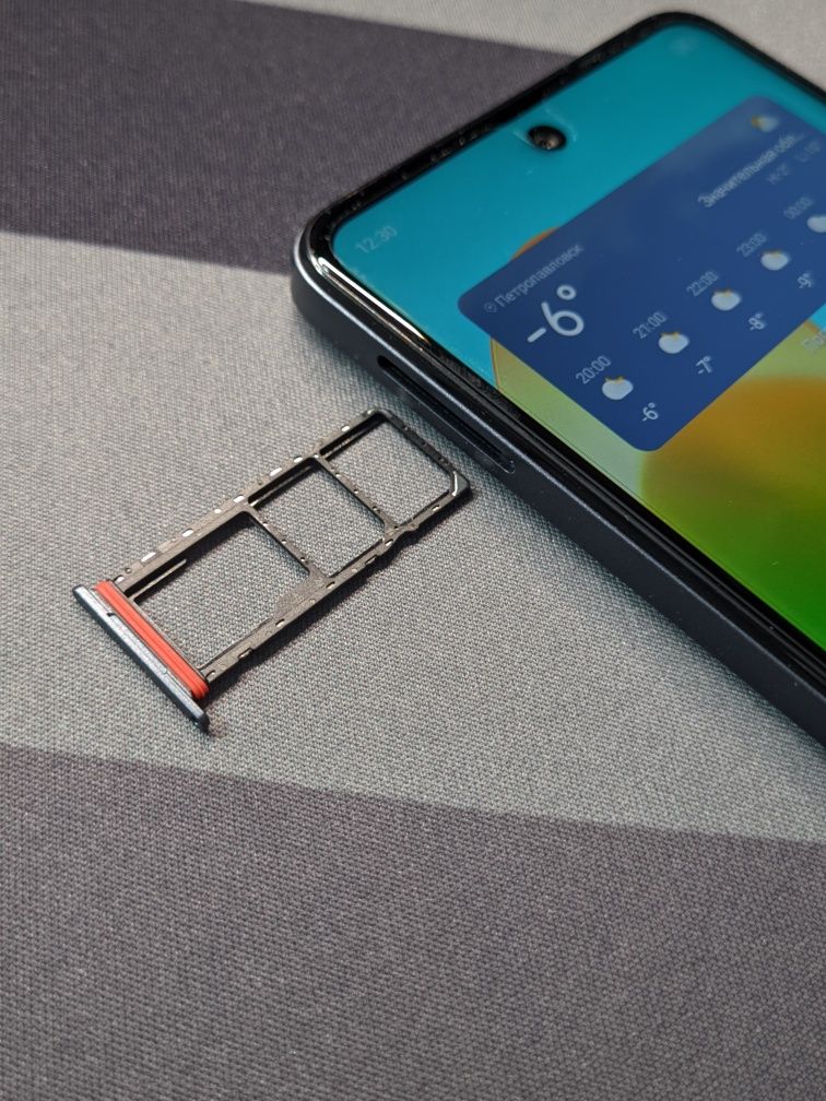 Tecno Spark 20C, 4/128Гб, НОВЫЙ
