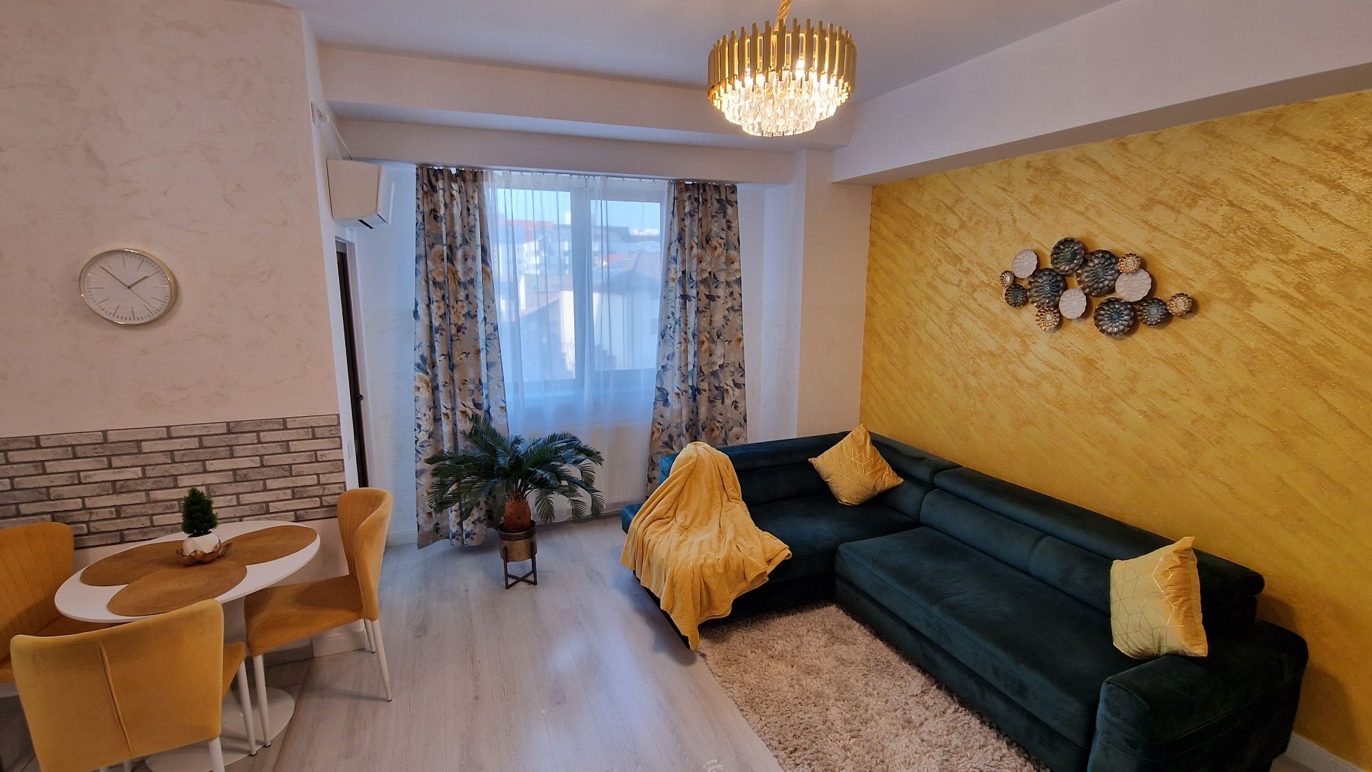Cazare Apartamente NOI cu 1-2-3 camere zona Palas Mall