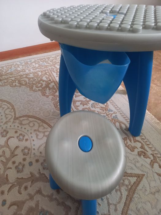 Продам игрушку стол и табуретку