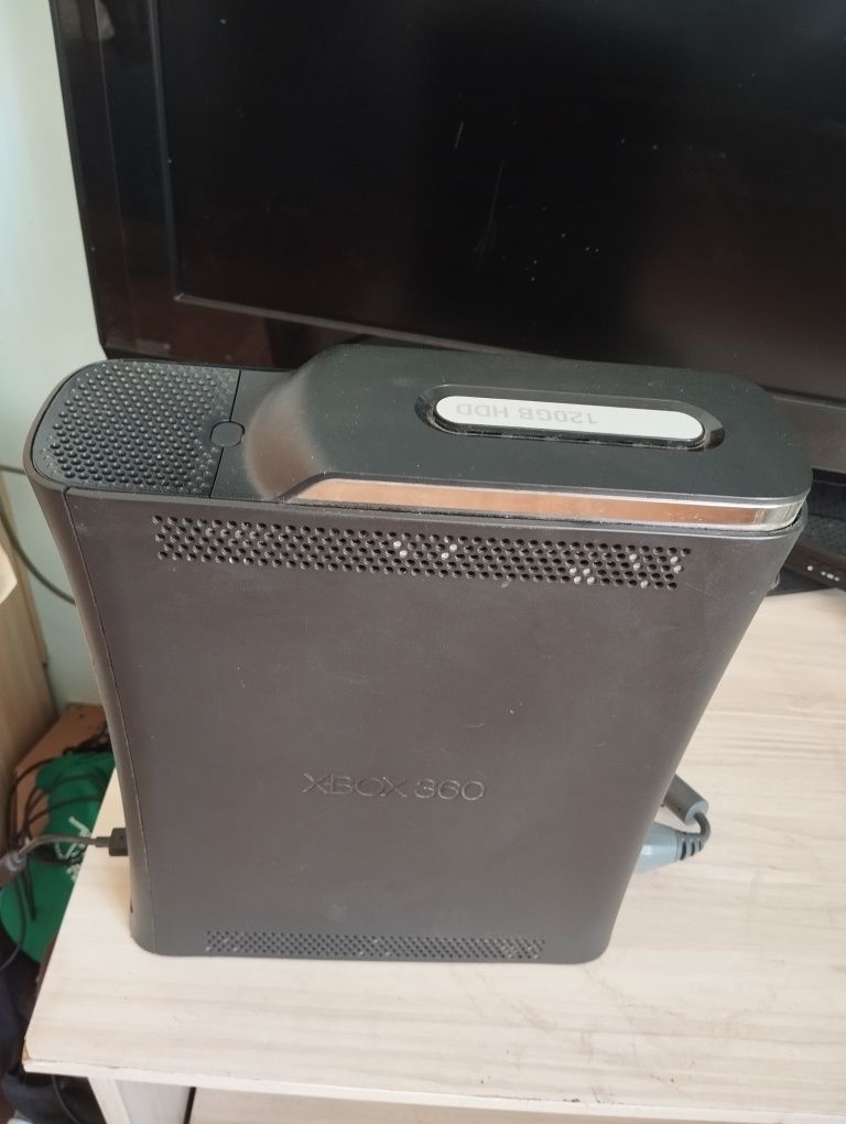 Продавам XBOX 360