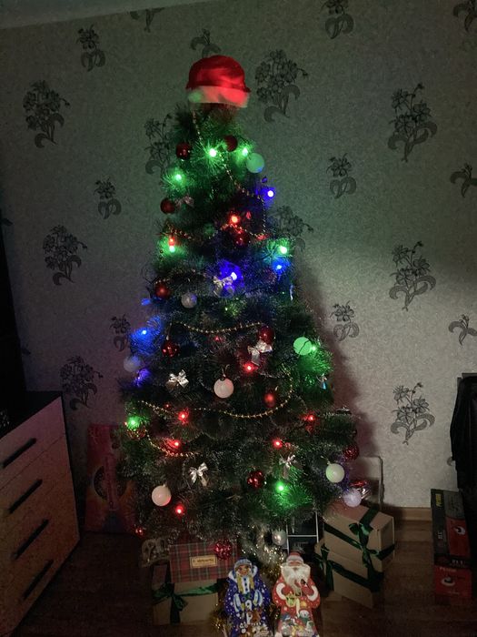 Продам ёлку искуственную 210см, цена 15.000