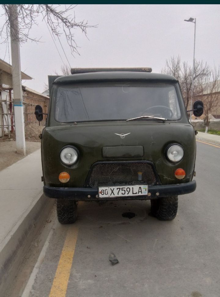 Uaz mashinasi sotiladi