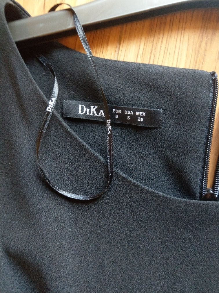 Nr S, (eticheta) rochie Dika