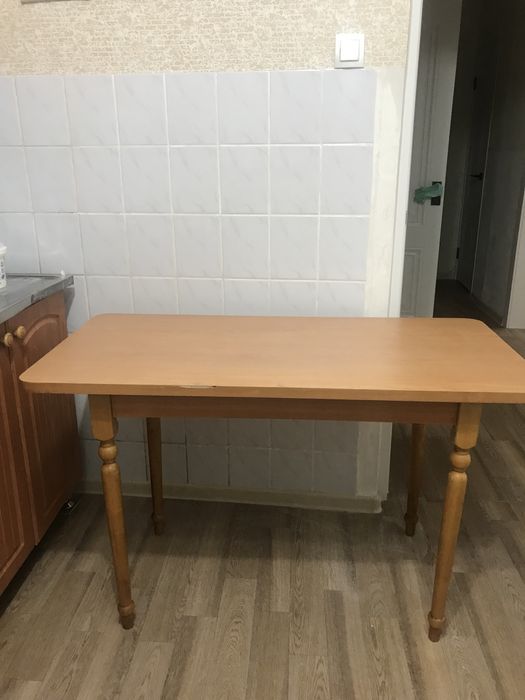 Продам кухонный стол