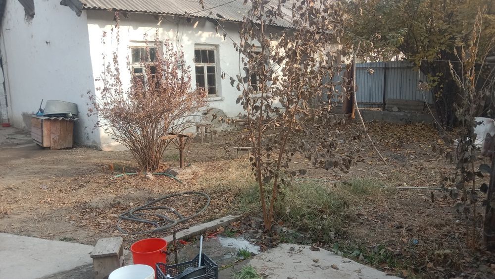 Две объединенные квартиры барачного типа.