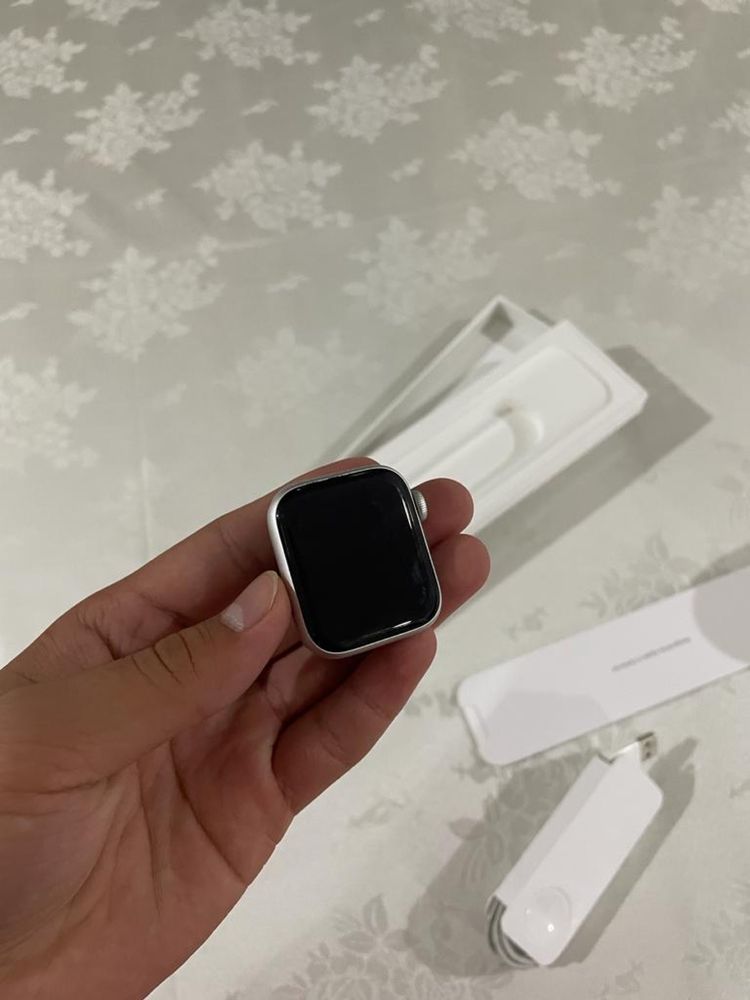 Продам срочно ! Apple Watch SE 40mm