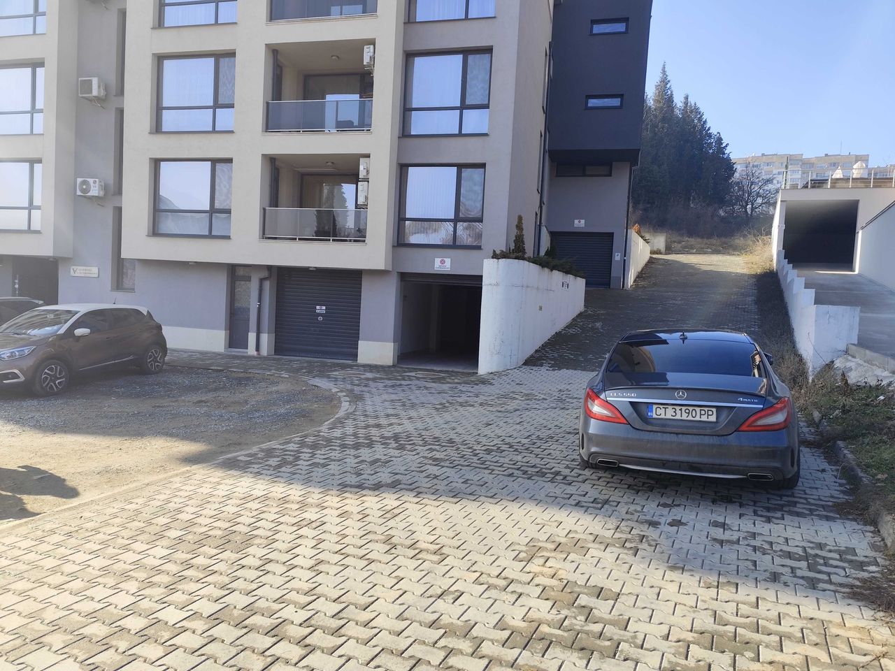 Дава се под наем Гараж / Паркомясто в Стара Загора, Три чучура - север - 17 кв.м за 61.2 € - Снимка #1