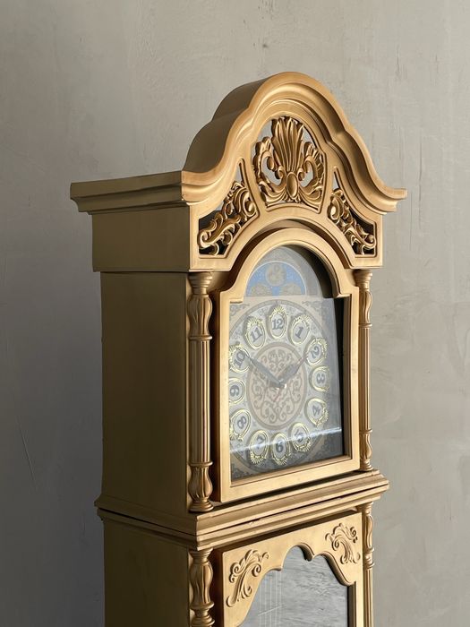 Продается новые часы срочно