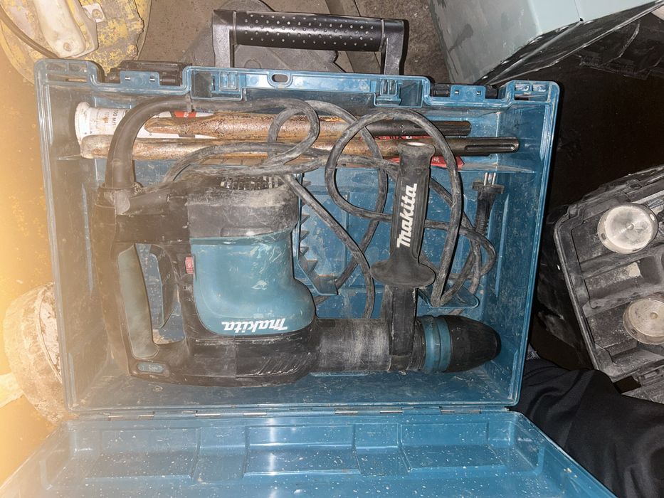 Отбойник макита