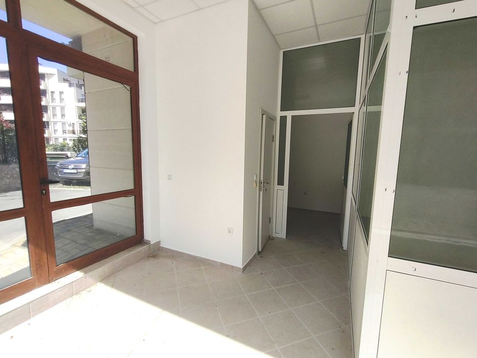 Помещение на партер за магазин и др. КОЛЕДНА ПРОМОЦИЯ!