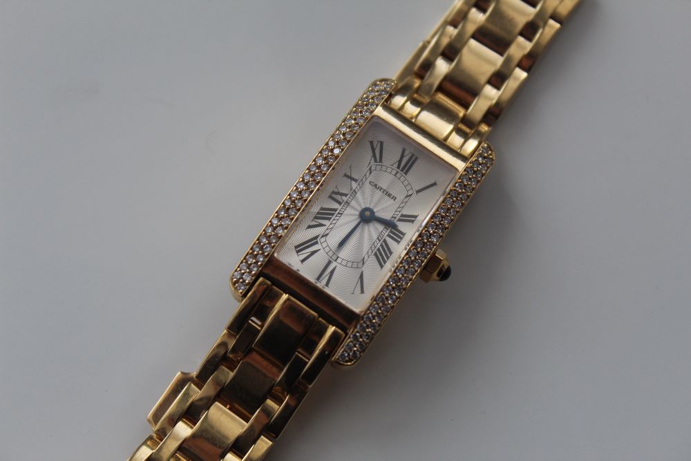 Продам часы Cartier золотые