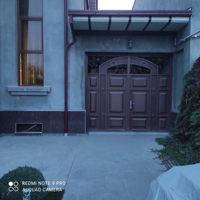 Продам 2 дома 10 комнат 4 сотки Ипакчилик