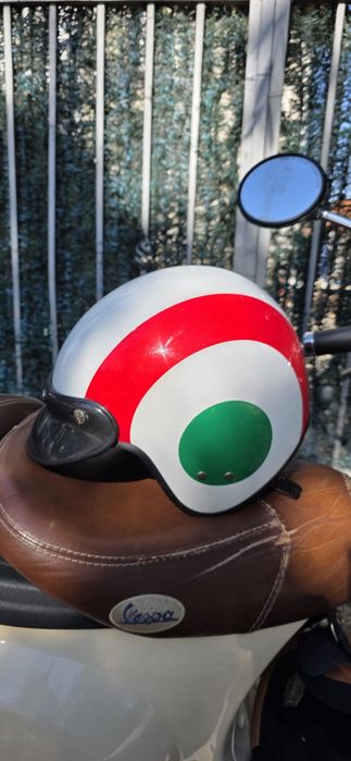 За продажба - VESPA / Каска за мотор