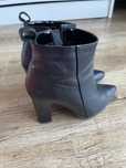 Botine cu toc negre