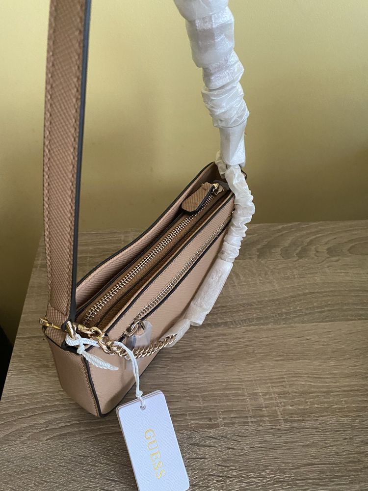 Оригинална нова чанта Guess