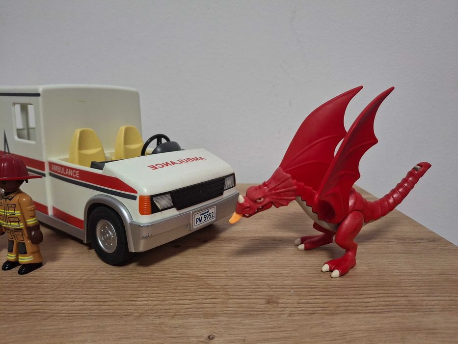 Vand lot cu 6 jucarii Playmobil