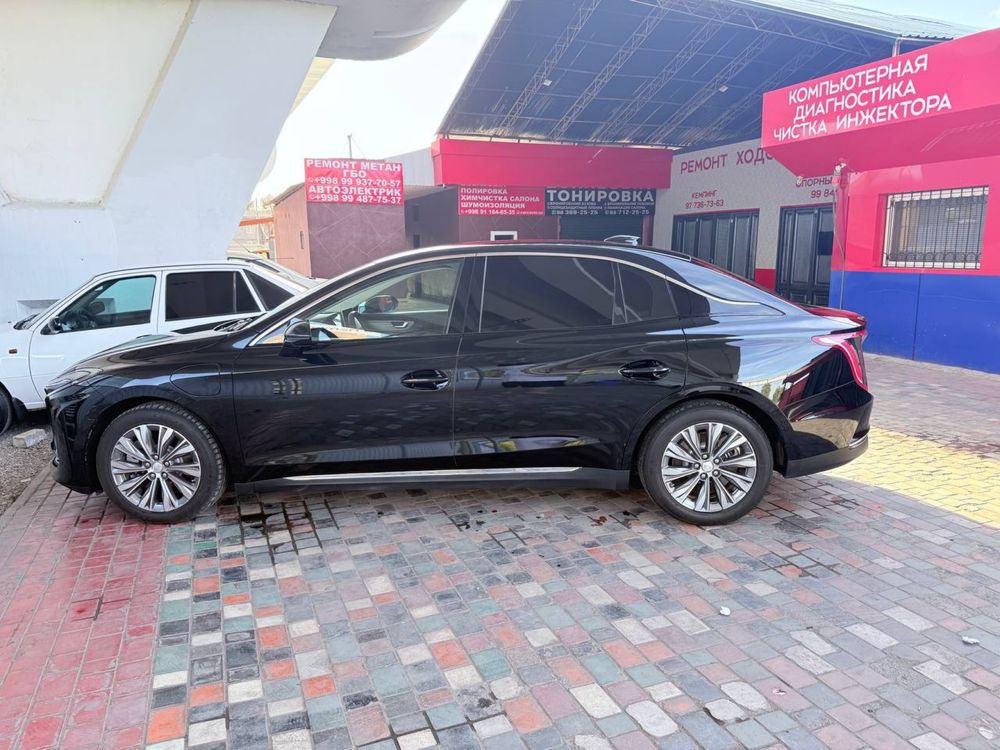 Hongqi e-qm5 500 км в аренду с выкупом