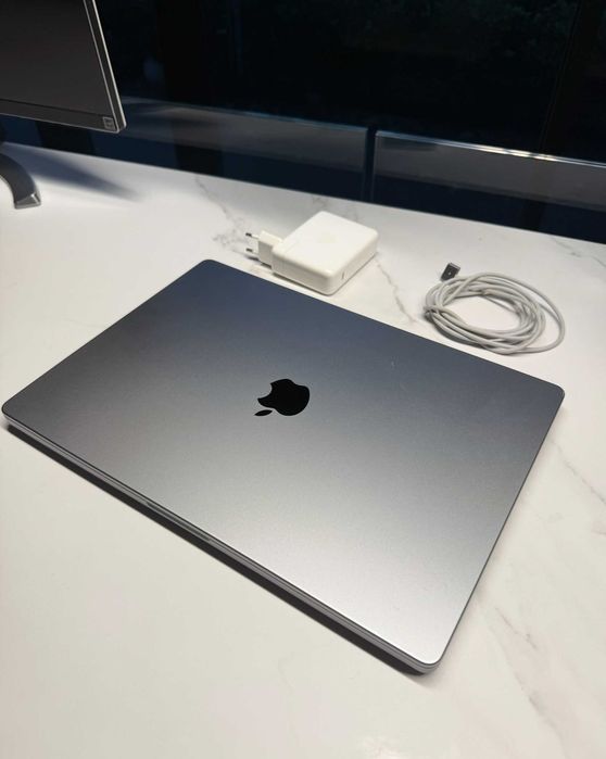 MacBook Pro M1 MAX / 16-inch / 32 Gb / 1 TB / Space Gray / 97% Battery