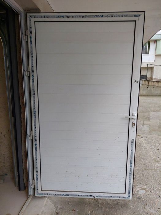Гаражна врата - двукрила