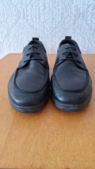 Продам подростковую мальчиковую обувь: кроссовки, туфли, зимние ботинк