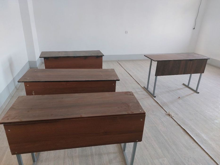 O'quv markaz jihozlari sotiladi.