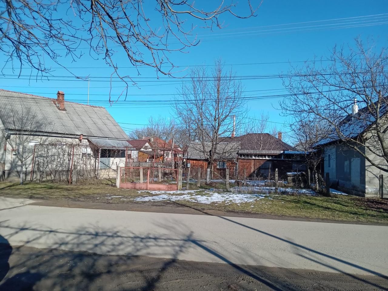 Proprietate in Beclean, strada principala, 2 constructii, 10 ari teren