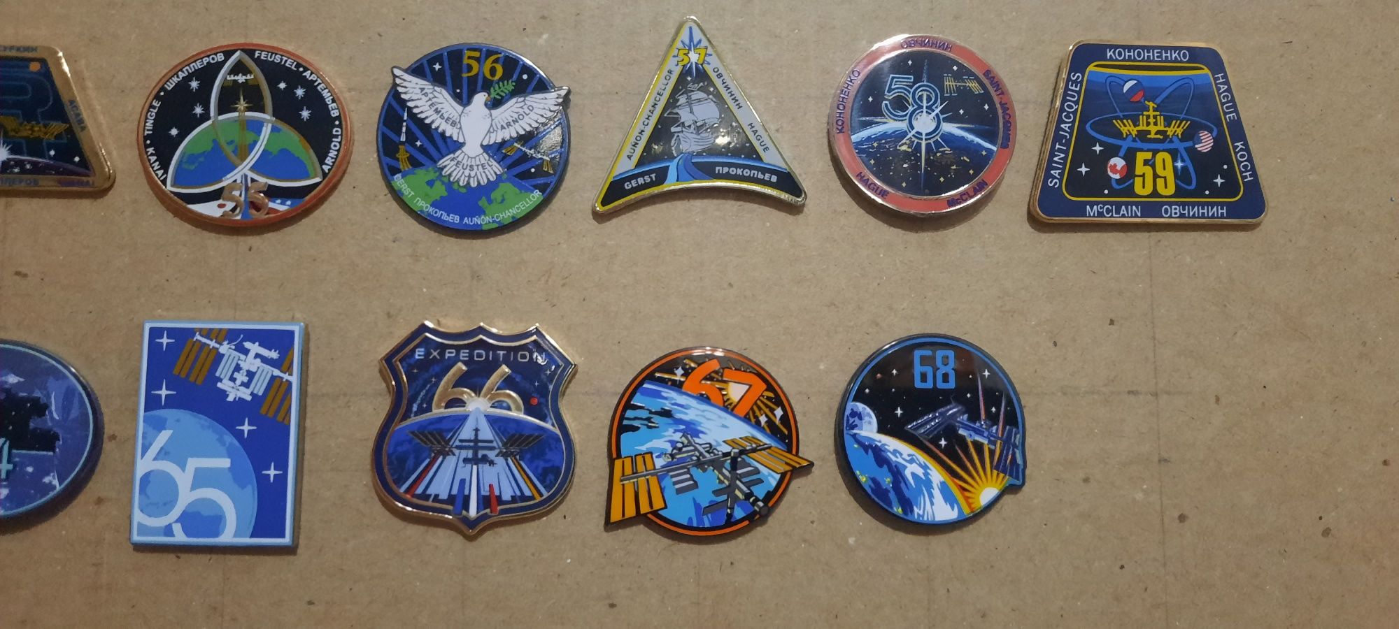 Освоение космоса., значки NASA "Космос",,знаки основных  пилотируемых
